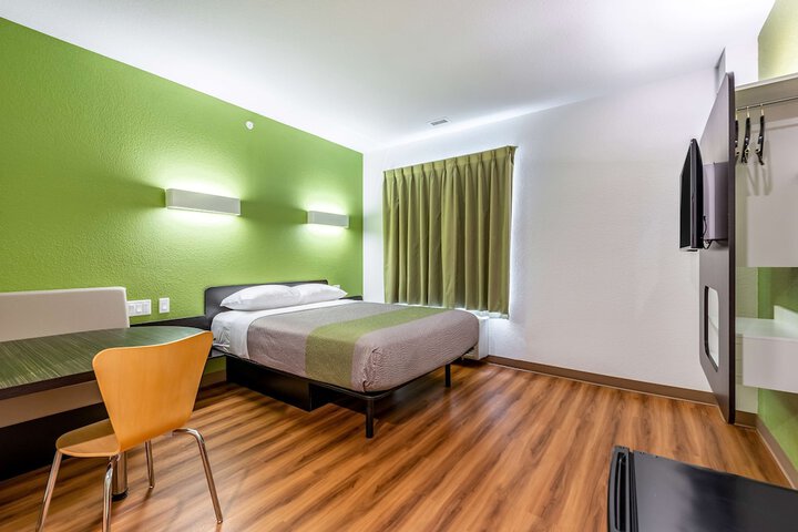 1 Queen Bed (1 of 16)