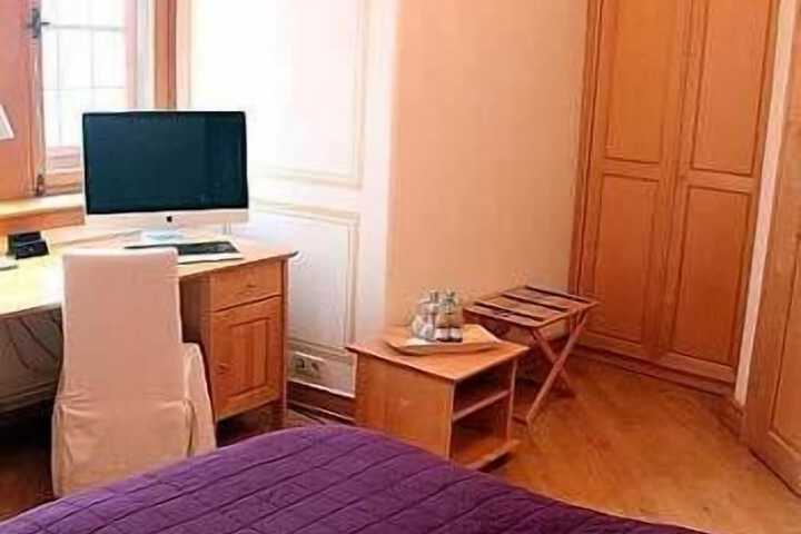 Room 8 of 34