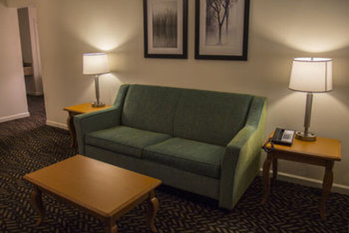Room 6 of 9