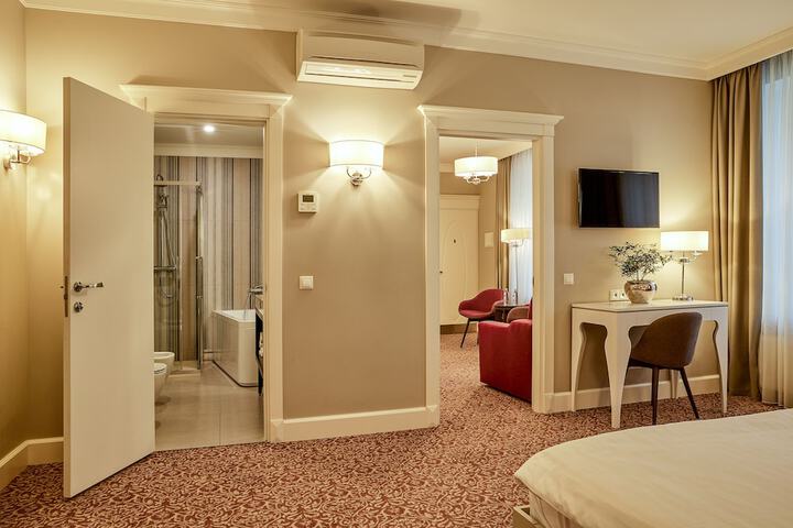 Room 33 of 63