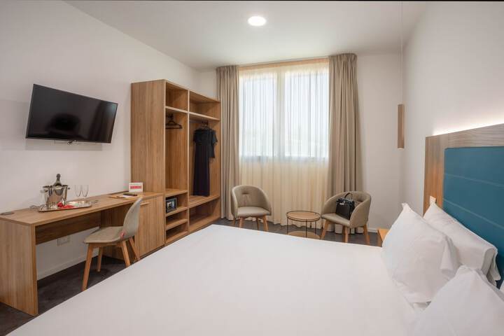 Room 7 of 48