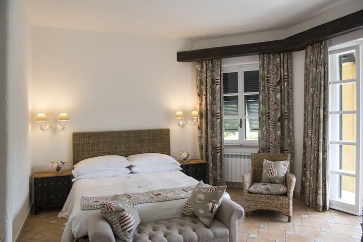 Room 12 of 90