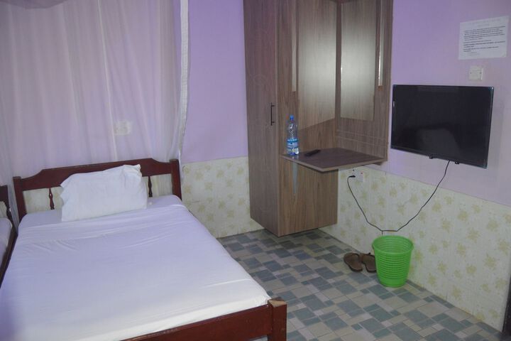 Room 21 of 32