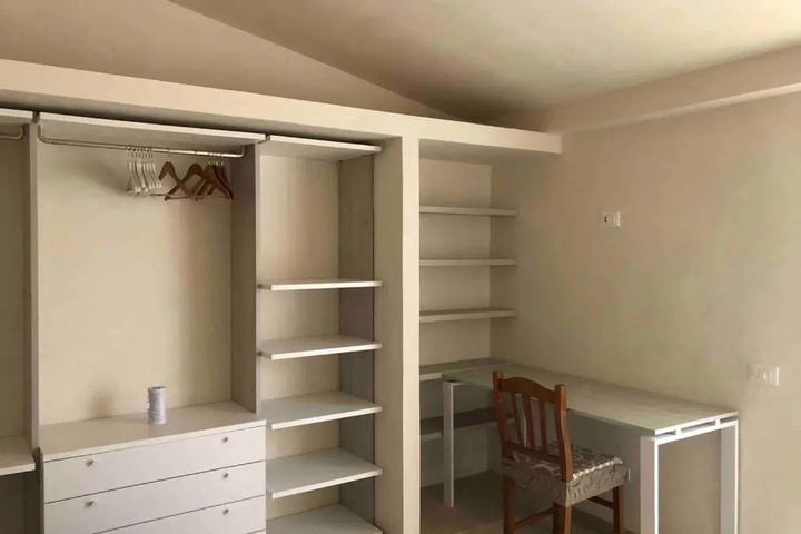 Room 4 of 11