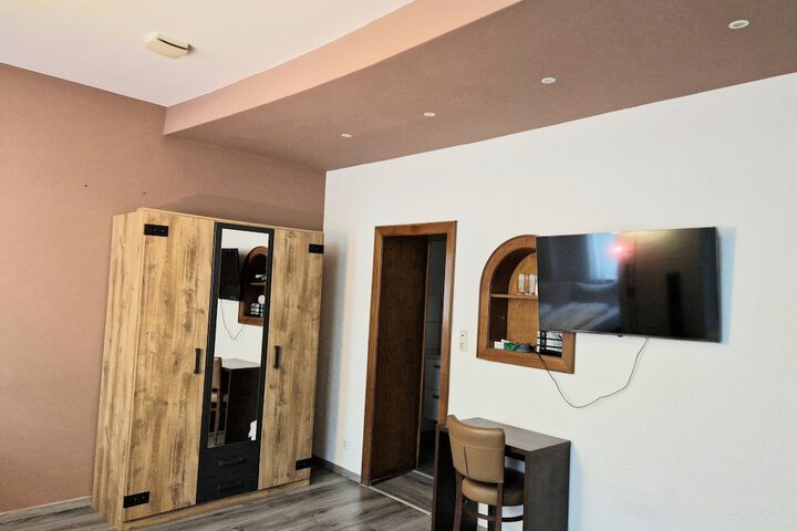 Room 20 of 29
