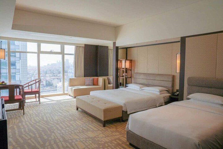 Room 28 of 75