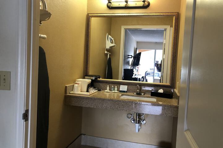 Bathroom sink