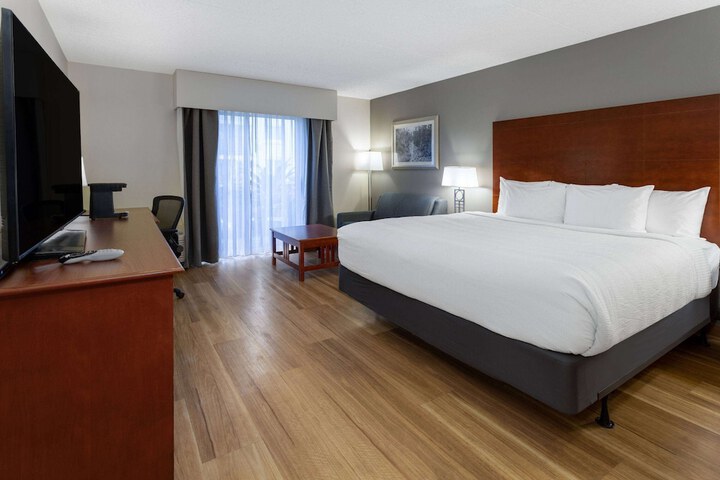 1 King Bed City View Ground Floor (2 of 17)