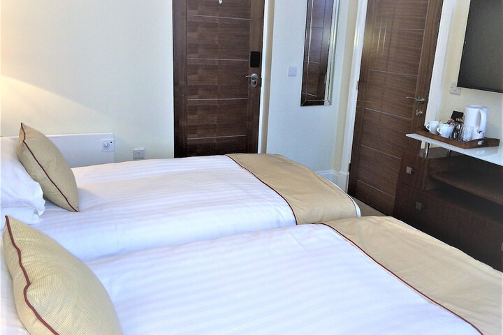 Room 5 of 53