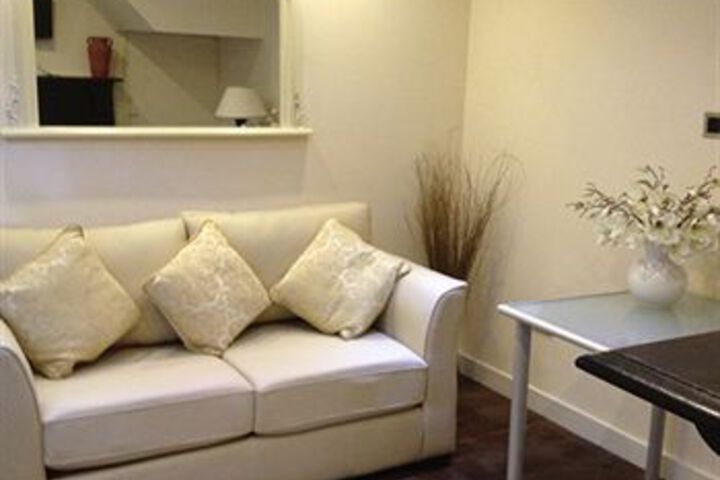 Room 5 of 6