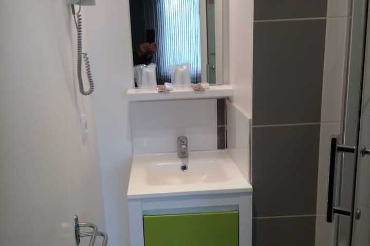 Room 3 of 49