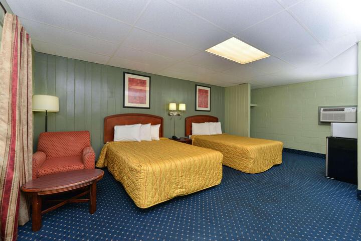 2 Double Beds (3 of 4)