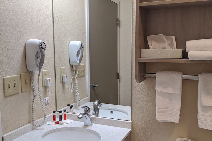 Bathroom sink