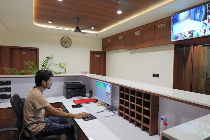 Business Center 26 of 27