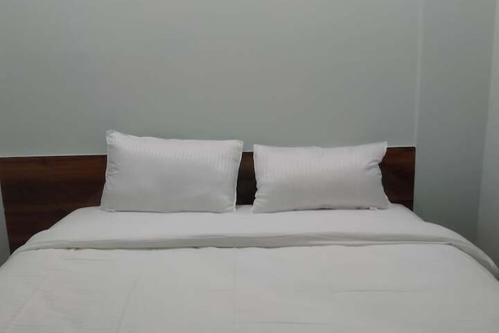 Room 4 of 6