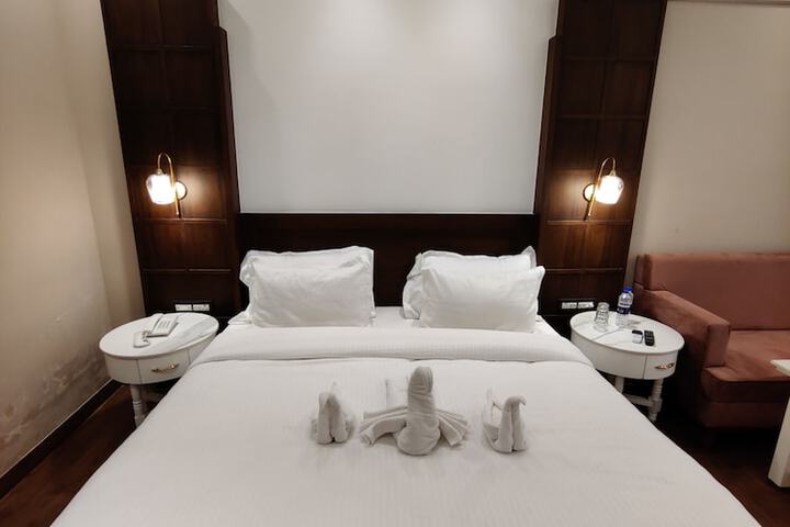 Room 6 of 17