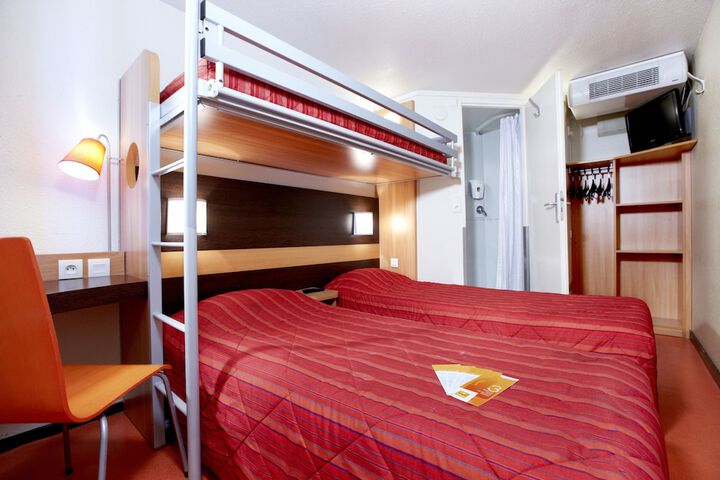 Room 8 of 34