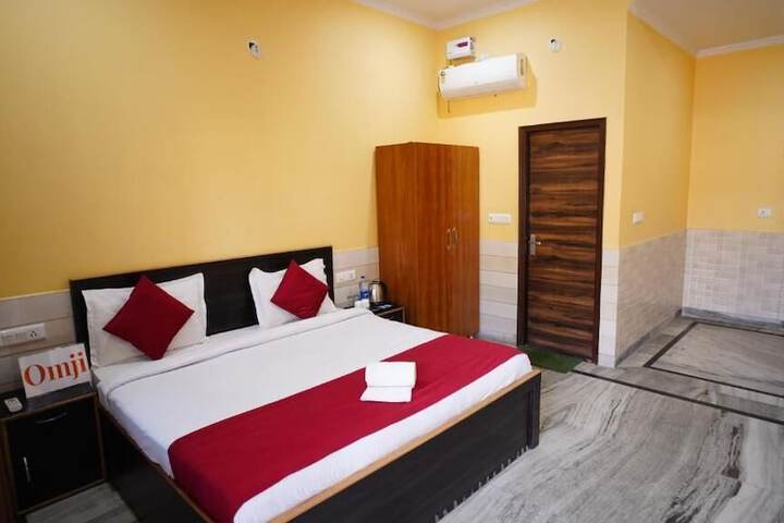 Room 2 of 17
