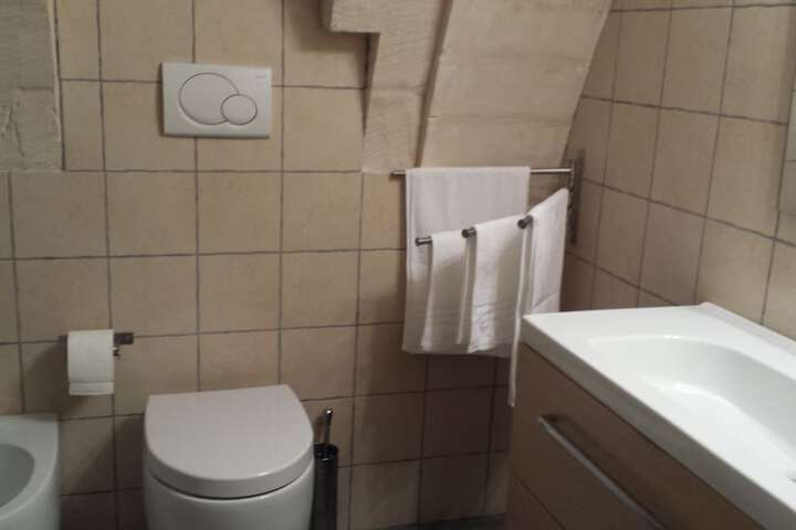 Room 53 of 66