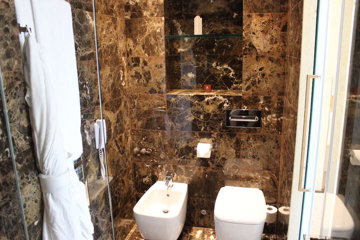 Room 90 of 192