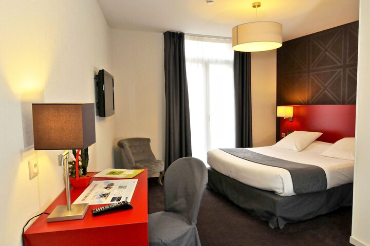 Room 8 of 33