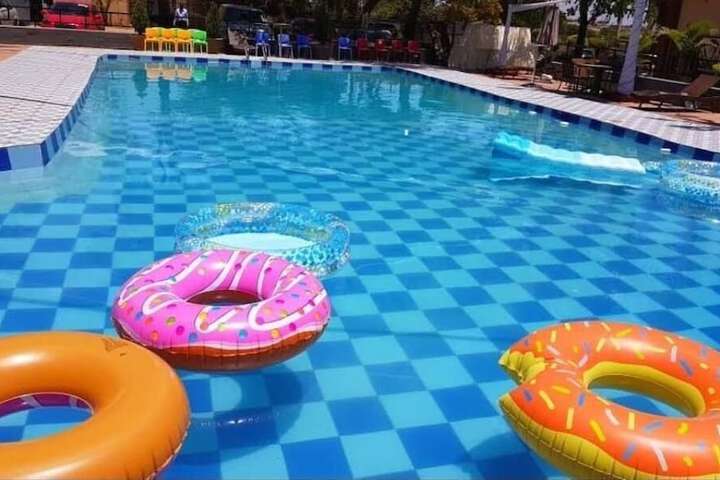 Pool 40 of 75