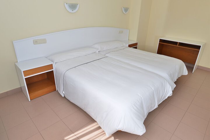 Room 4 of 33