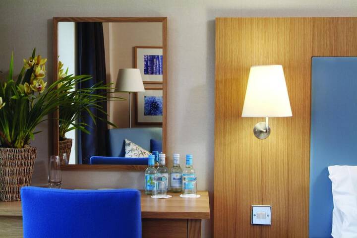 Room 28 of 74