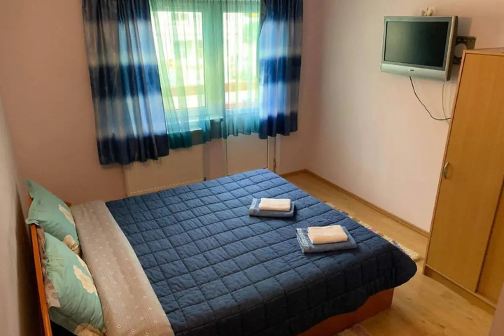 Room 2 of 9