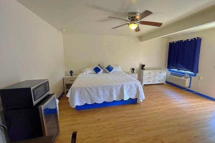 Room 4 of 16