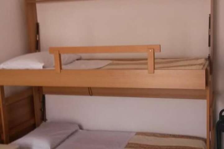 Room 5 of 16