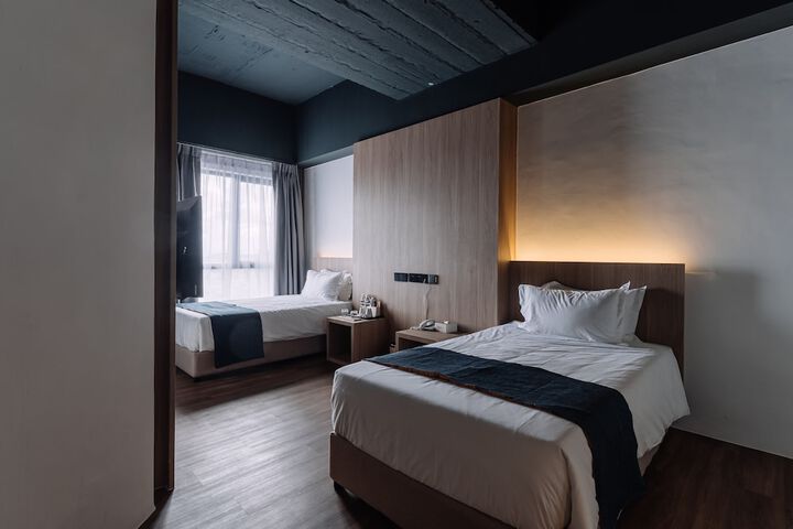 Room 8 of 15