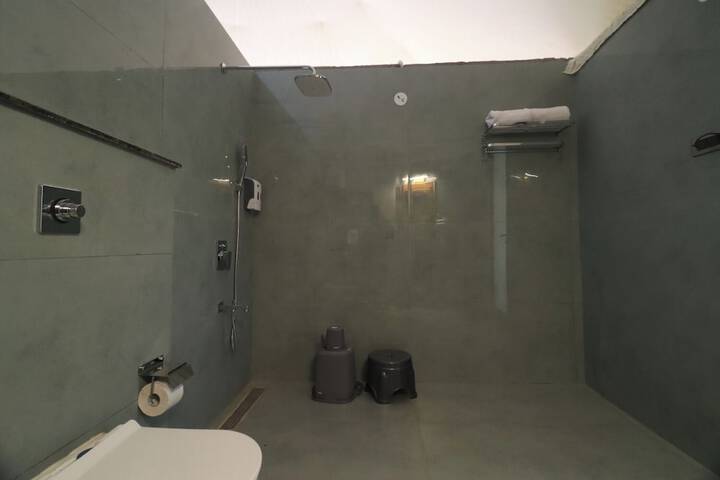 Room 50 of 76