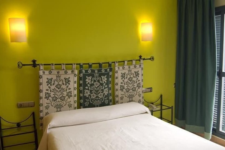 Room 12 of 38