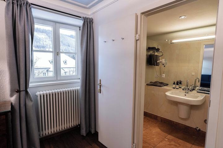 Room 52 of 72