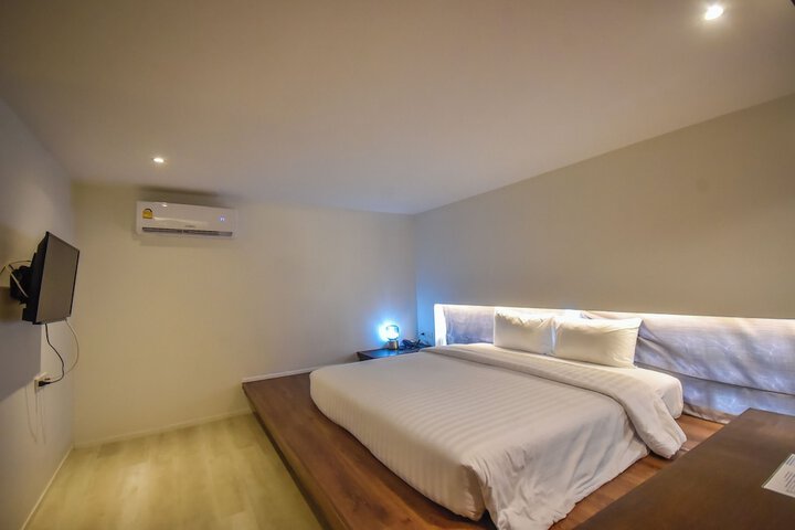 Room 37 of 64