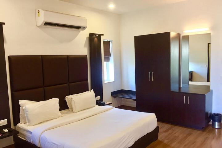 Room 6 of 66