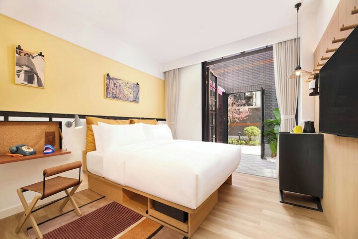 Room 4 of 35