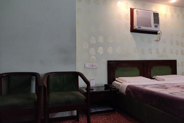 Room 28 of 59