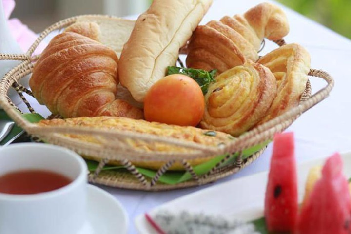 Breakfast/Coffee Service 26 of 34