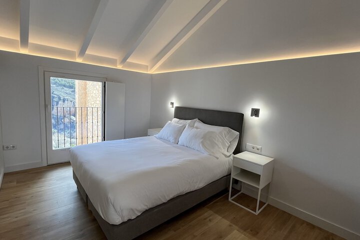 Room 6 of 18