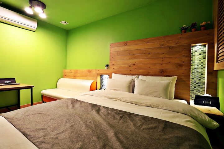 Room 44 of 91
