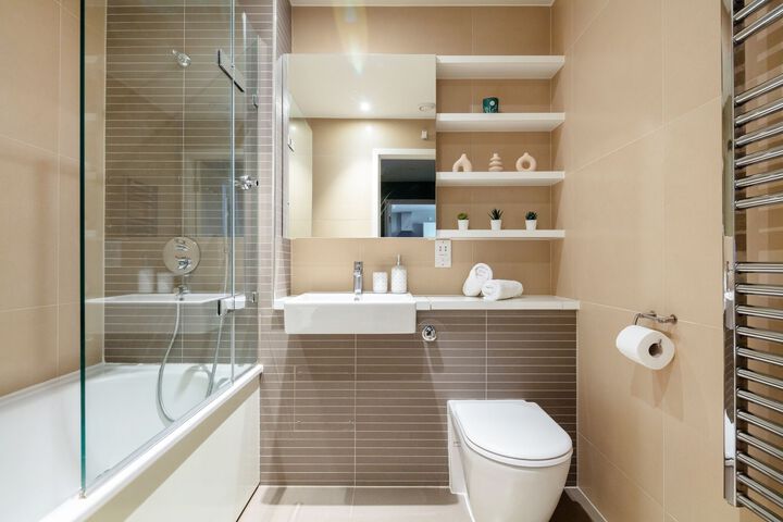 Room 4 of 17