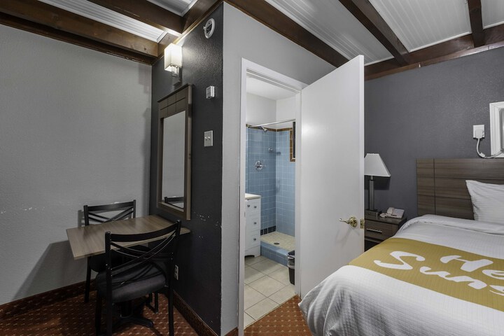 Room 33 of 129