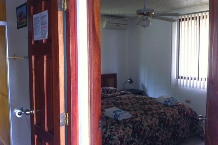 Room 6 of 18