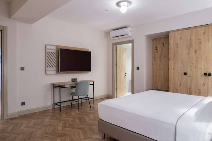 Room 30 of 167
