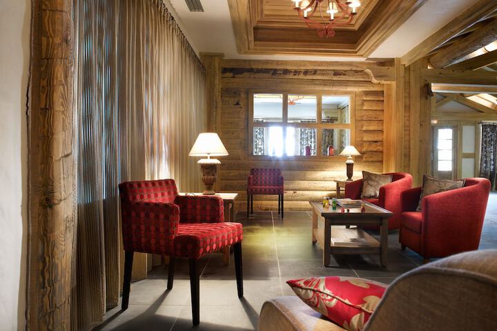 Entrance & Lobby