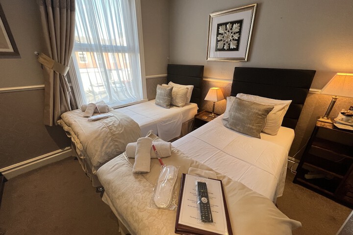 Room 10 of 48