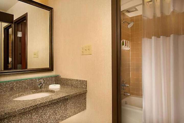 Hotel Lotus Kansas City | Bookonline.com