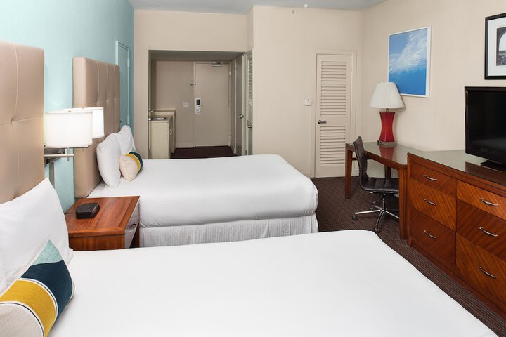 Double Accessible King Size Bed (2 of 18)